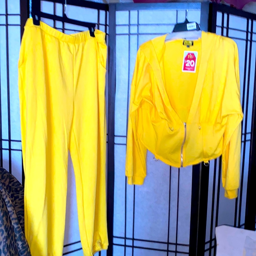 ❤️SOLD❤️Yellow jogging set